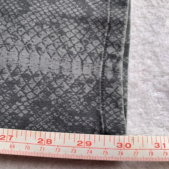 Elliott Lauren Pants. Snakeskin print. Size 6. - Picture 7 of 8